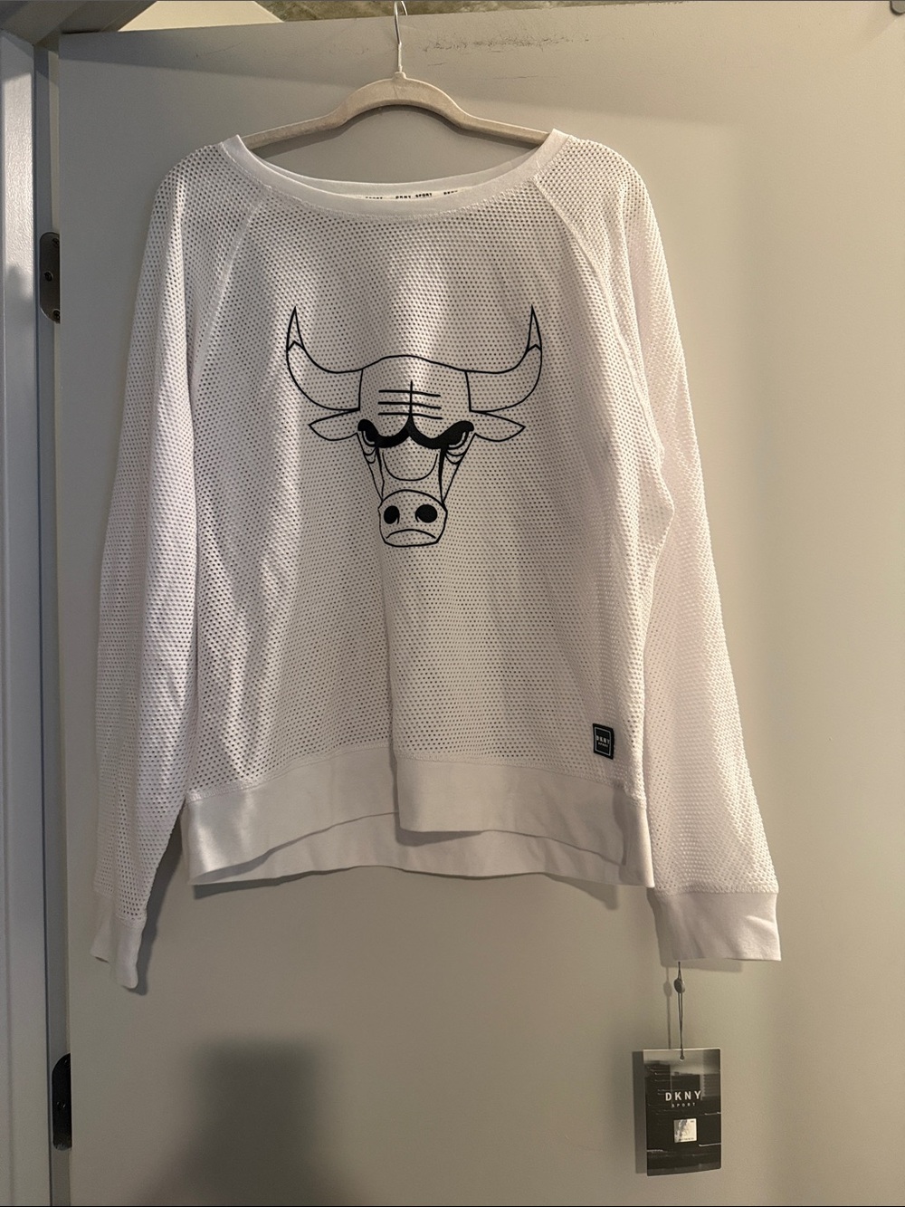 NWT Chicago Bulls DKNY White Mesh Crewneck Sweater with Black Bull Graphic